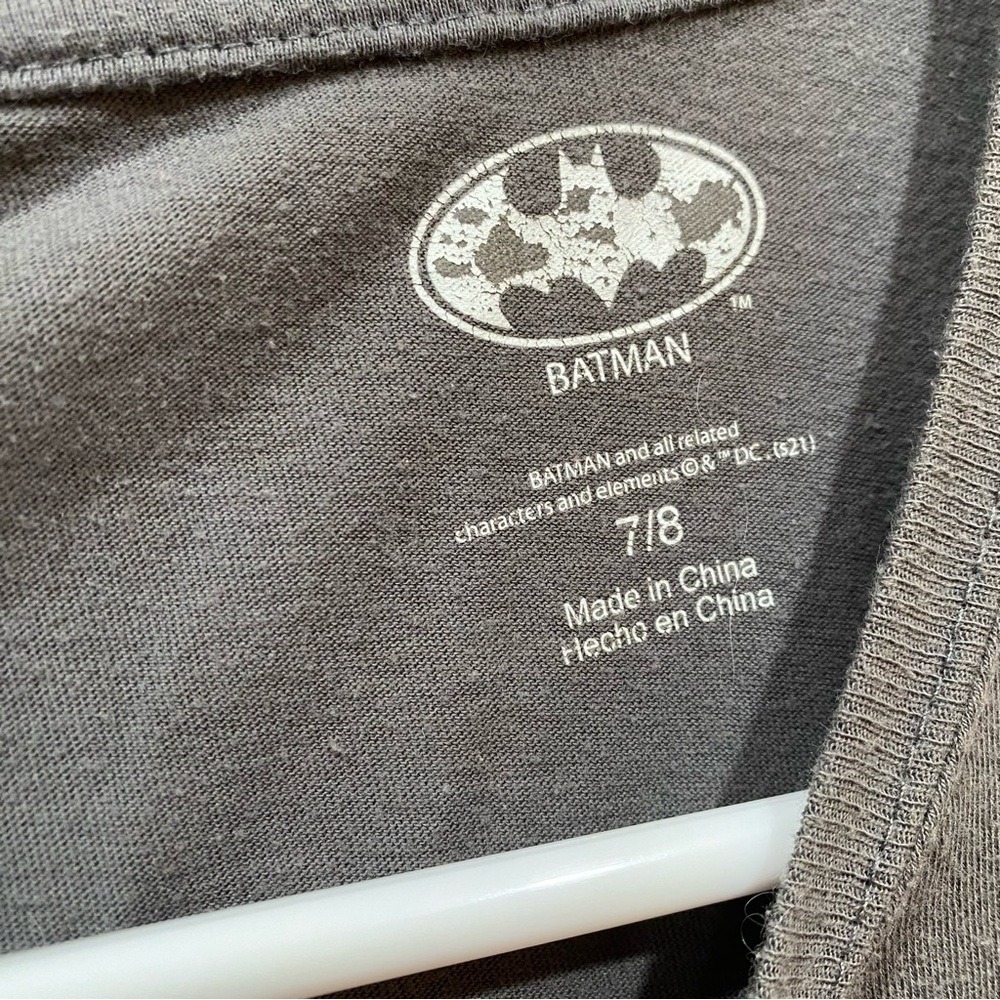 Batman‎ T-Shirt Boys Size 7/8 Gray The Caped Crusader Graphic Tee - Picture 3 of 5